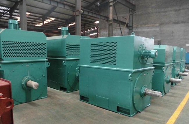 圖為西瑪電機(jī)庫(kù)房YKK高壓電機(jī)照片